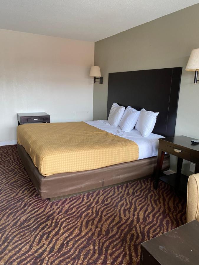 Red Carpet Inn & Suites - Данвилл Экстерьер фото